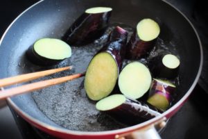 必見 なすが腐る カビが生えるとどうなる 黒い種 スカスカは食べる 食べいろナビ 野菜 果物の情報 野菜宅配 季節の食べ物