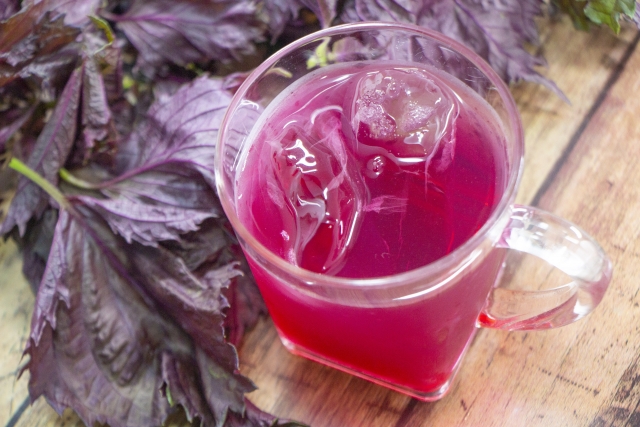 紫蘇ジュースの飲み過ぎの副作用は 効果的な飲み方や効能は 食べいろナビ 野菜 果物の情報 野菜宅配 季節の食べ物